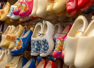 Saboty, chodaki i drewniaki: czym się różnią tradycyjne buty z drewna Saboty, chodaki i drewniaki: czym się różnią tradycyjne buty z drewna